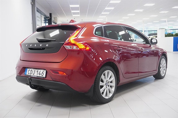 Volvo V40 4 of 17