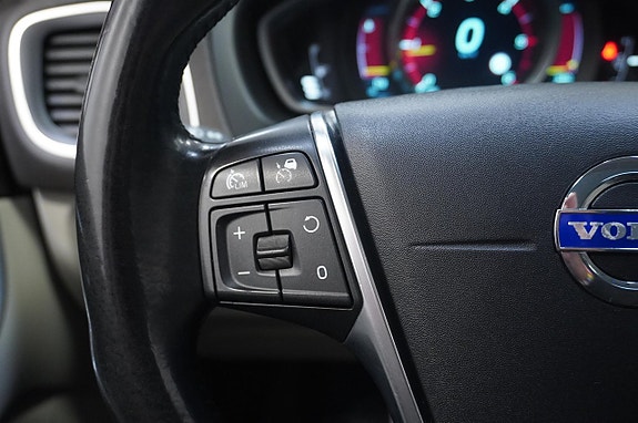 Volvo V40 14 of 17