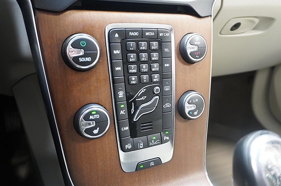 Volvo V40 13 of 17