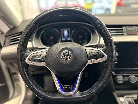 Volkswagen Passat 16 of 20