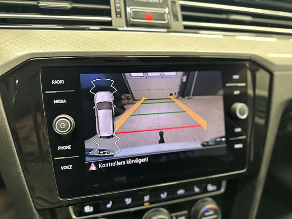 Volkswagen Passat 17 of 20