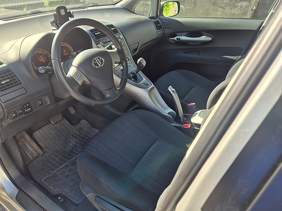 Toyota Auris 5 of 5