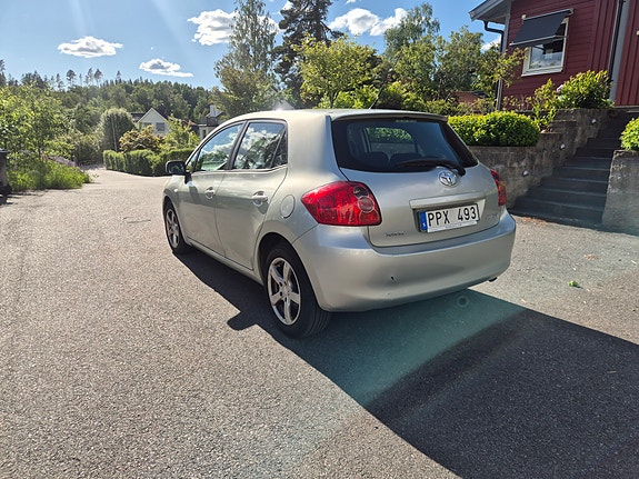 Toyota Auris 4 of 5