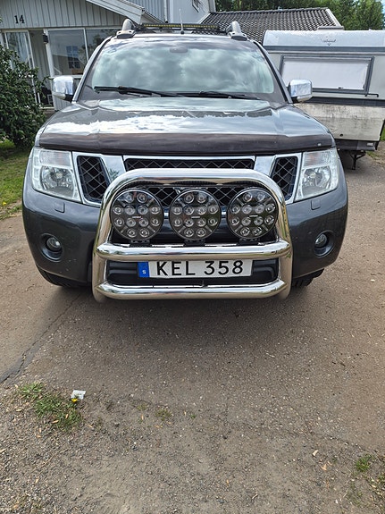 Nissan Navara 2 of 6