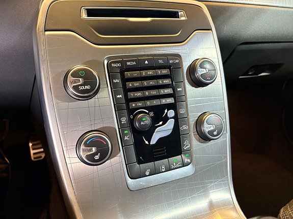 Volvo XC70 23 of 30