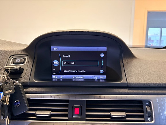 Volvo XC70 13 of 30