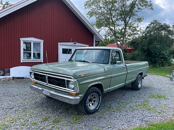 Ford F-100 3 of 5