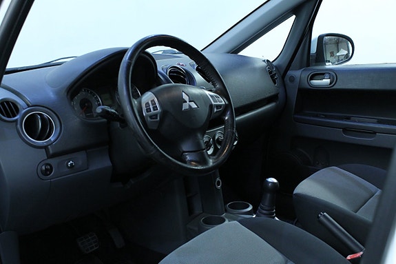 Mitsubishi Colt 8 of 12