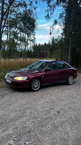 Honda Accord 2 of 7