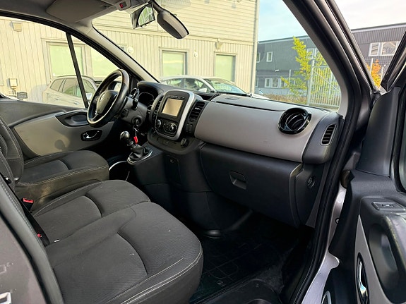 Renault Trafic 9 of 17