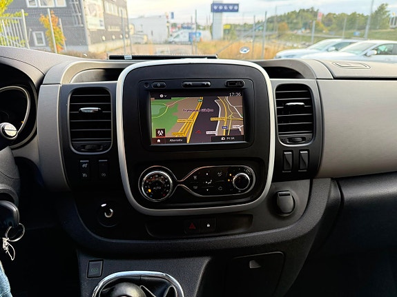 Renault Trafic 13 of 17