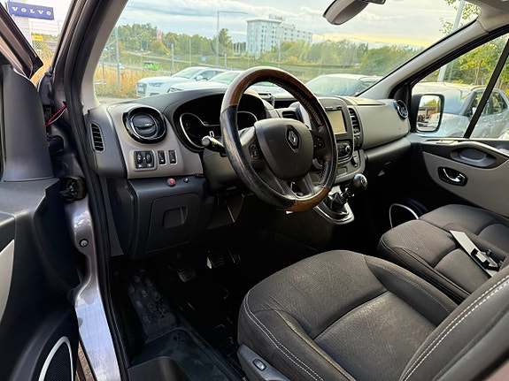 Renault Trafic 10 of 17