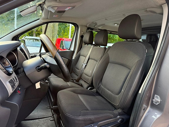 Renault Trafic 11 of 17