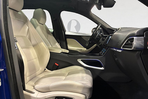 Jaguar F-PACE 15 of 19