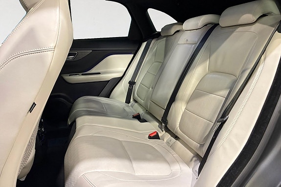 Jaguar F-PACE 14 of 19