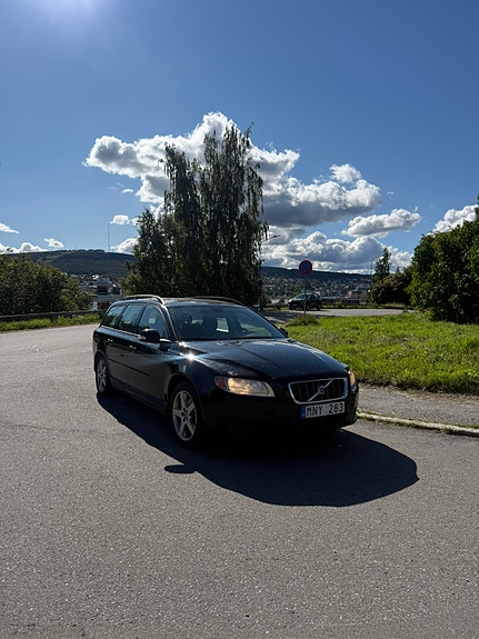 Volvo V70 2 of 5
