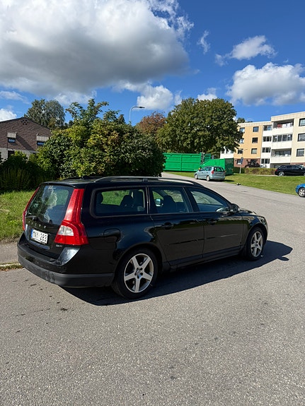 Volvo V70 3 of 5