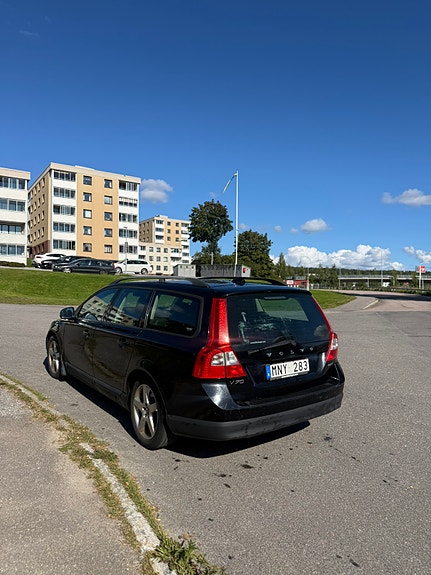Volvo V70 4 of 5