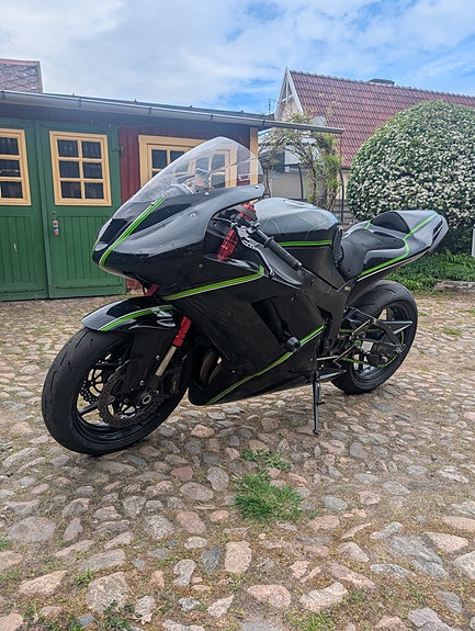 Kawasaki Zx6r 2 of 5