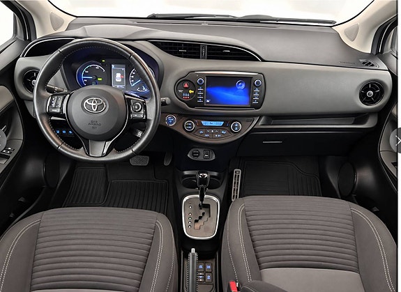 Toyota Yaris 5 of 13