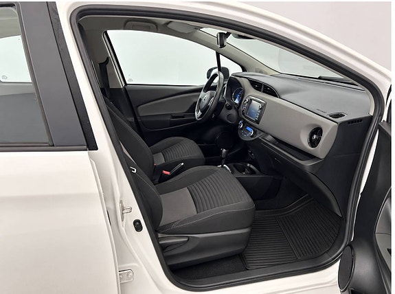 Toyota Yaris 6 of 13