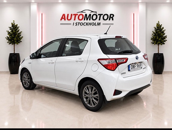 Toyota Yaris 3 of 13