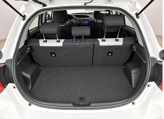 Toyota Yaris 8 of 13
