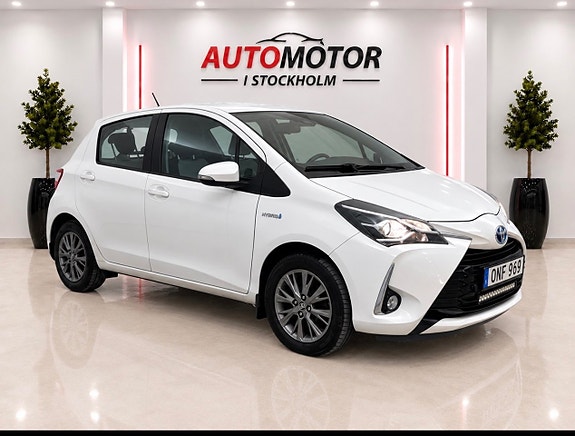 Toyota Yaris 2 of 13