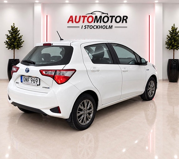 Toyota Yaris 4 of 13