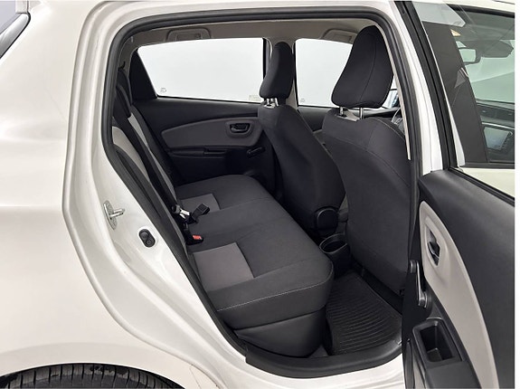 Toyota Yaris 7 of 13