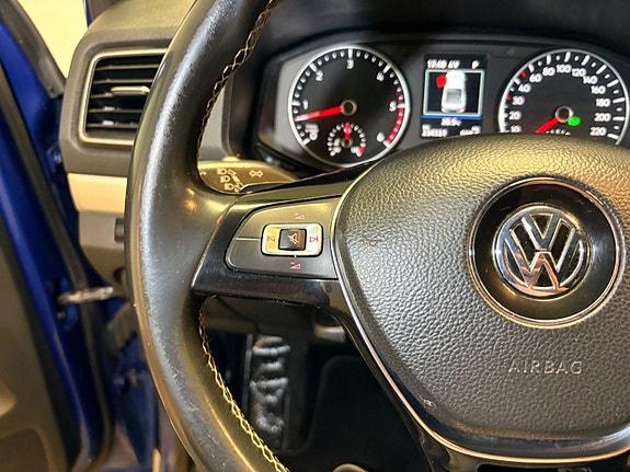 Volkswagen Amarok 9 of 27