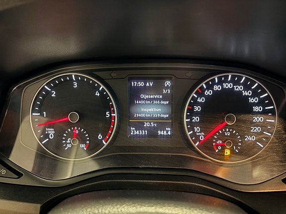 Volkswagen Amarok 12 of 27
