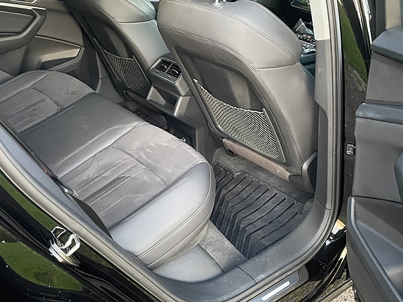 Audi e-tron 5 of 6