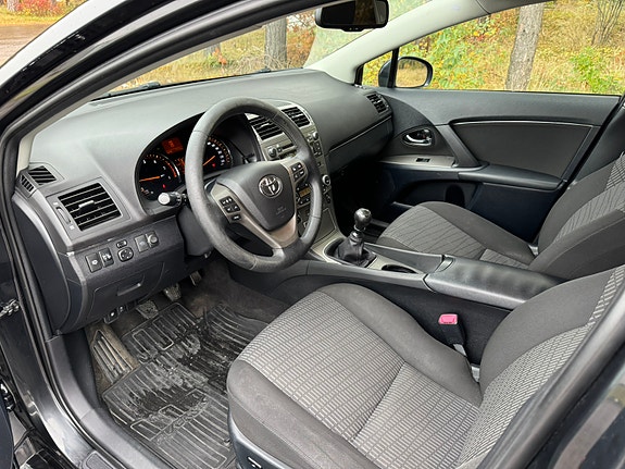 Toyota Avensis 4 of 11