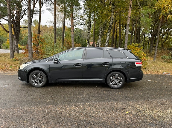 Toyota Avensis 2 of 11