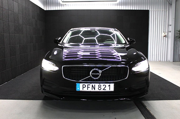 Volvo S90 2 of 16