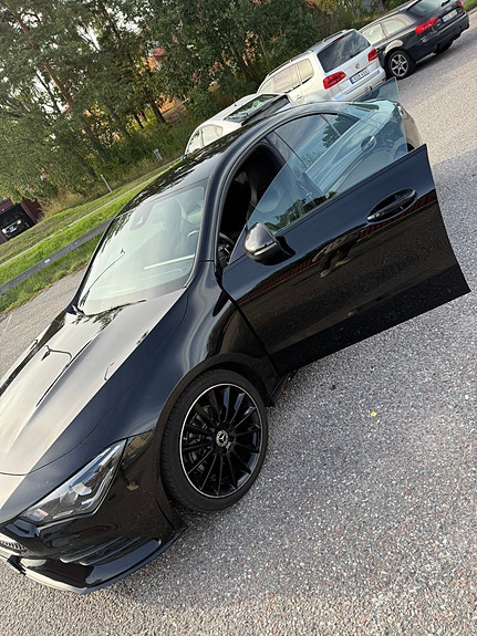 Mercedes-Benz CLA180 3 of 6