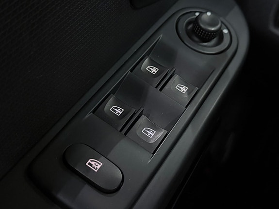 Renault Clio 23 of 25