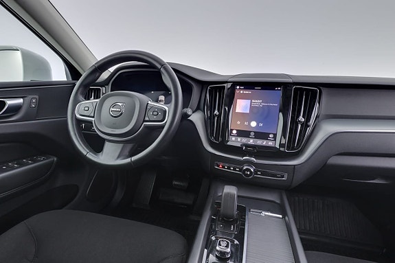 Volvo XC60 8 of 27