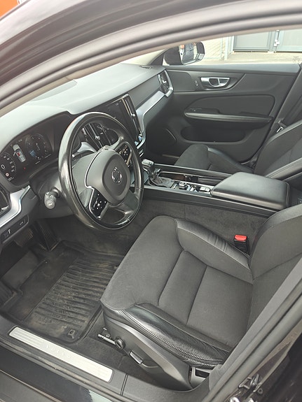 Volvo V60 Cross Country 3 of 14