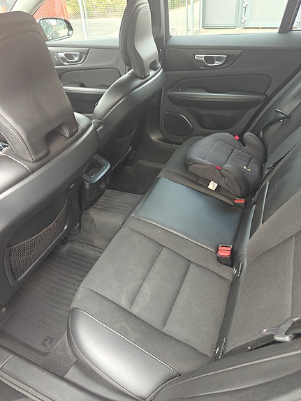 Volvo V60 Cross Country 4 of 14