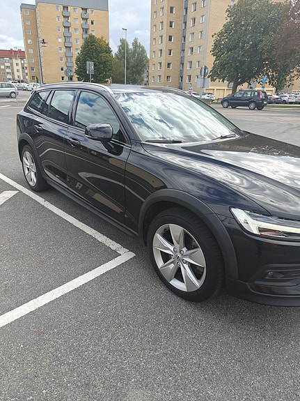 Volvo V60 Cross Country 9 of 14
