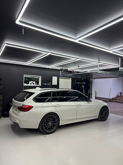 BMW 320d 2 of 10