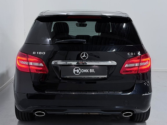 Mercedes-Benz B180 9 of 27