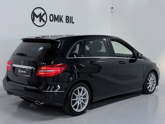 Mercedes-Benz B180 3 of 27