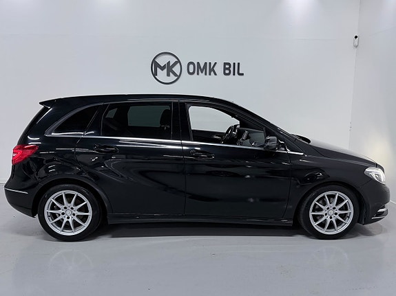 Mercedes-Benz B180 4 of 27