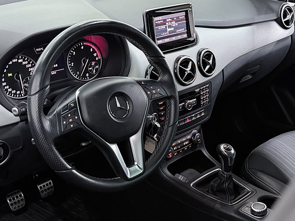 Mercedes-Benz B180 2 of 27