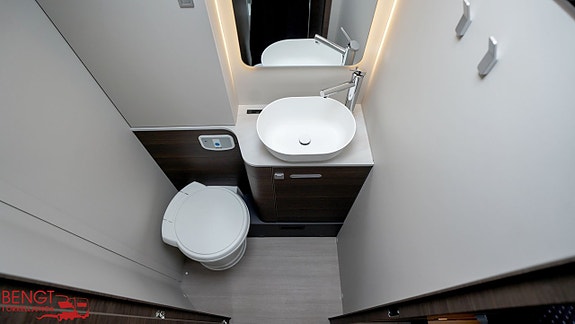 Adria Coral SUPREME 670 SL - Fiat MultiJet3 140HP (103kW) HD 43H 18 of 21