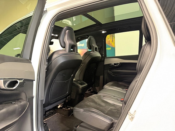 Volvo XC90 11 of 30