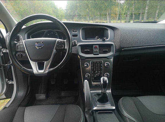 Volvo V40 3 of 6